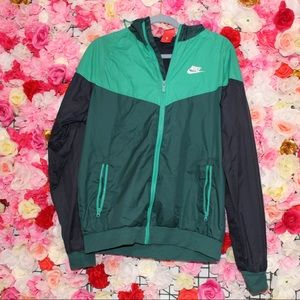 Medium Nike Men’s windbreaker